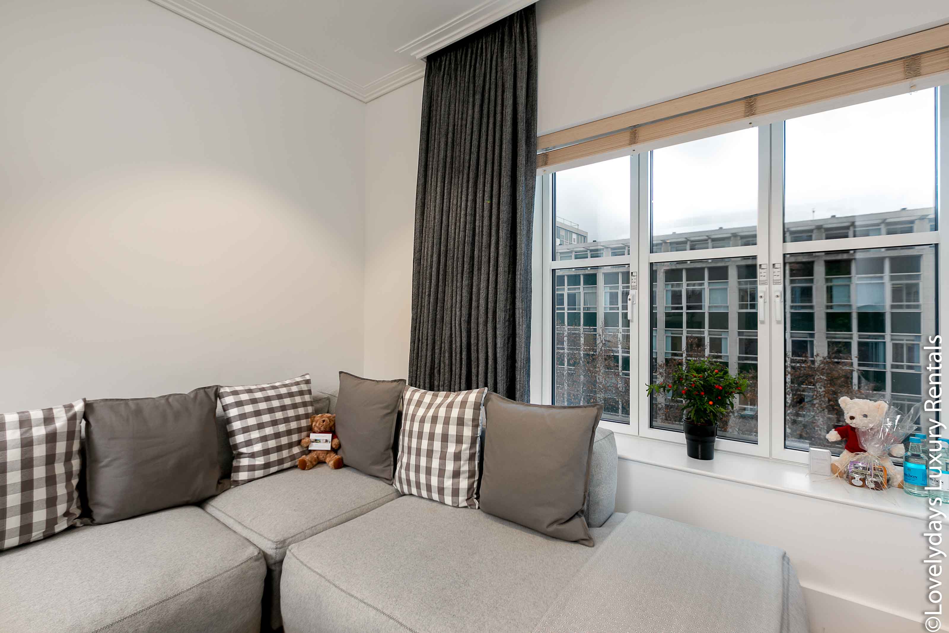 Lovelydays luxury service apartment rental - London - Covent Garden - Prince's House 601 - Lovelysuite - 2 bedrooms - 1 bathrooms - Comfortable sofa - d869d49e6680 - Lovelydays